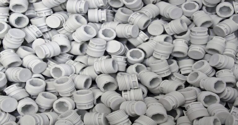 Insert molding — wkładki metalowe osadzane w formach wtryskowych
