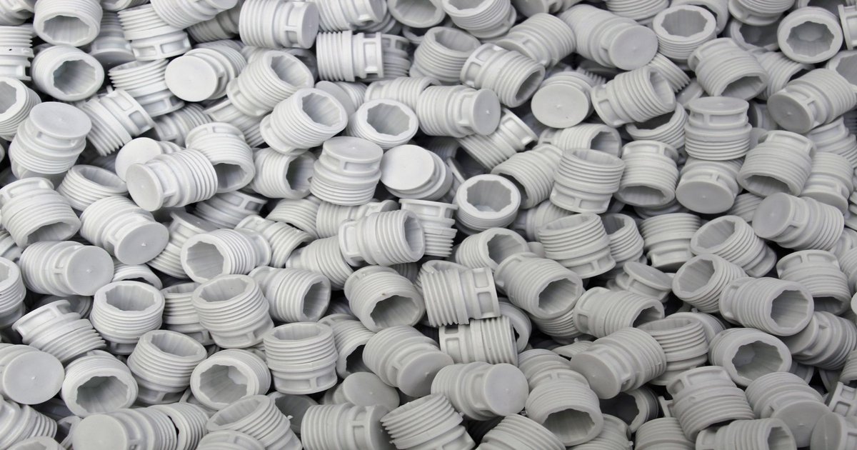 Insert molding — wkładki metalowe osadzane w formach wtryskowych
